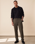 COMO TAPERED SUIT PANTS - SEASONAL - LES DEUX – OLIVE NIGHT - Full Front Model