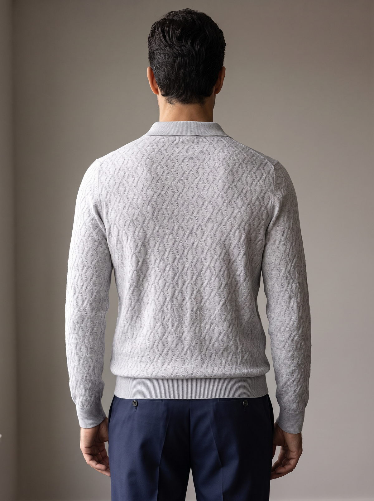 FERRANTE MERINO WOOL DIAMOND JACQUARD FOUR-BUTTON POLO – LIGHT GREY - Mid-body Back