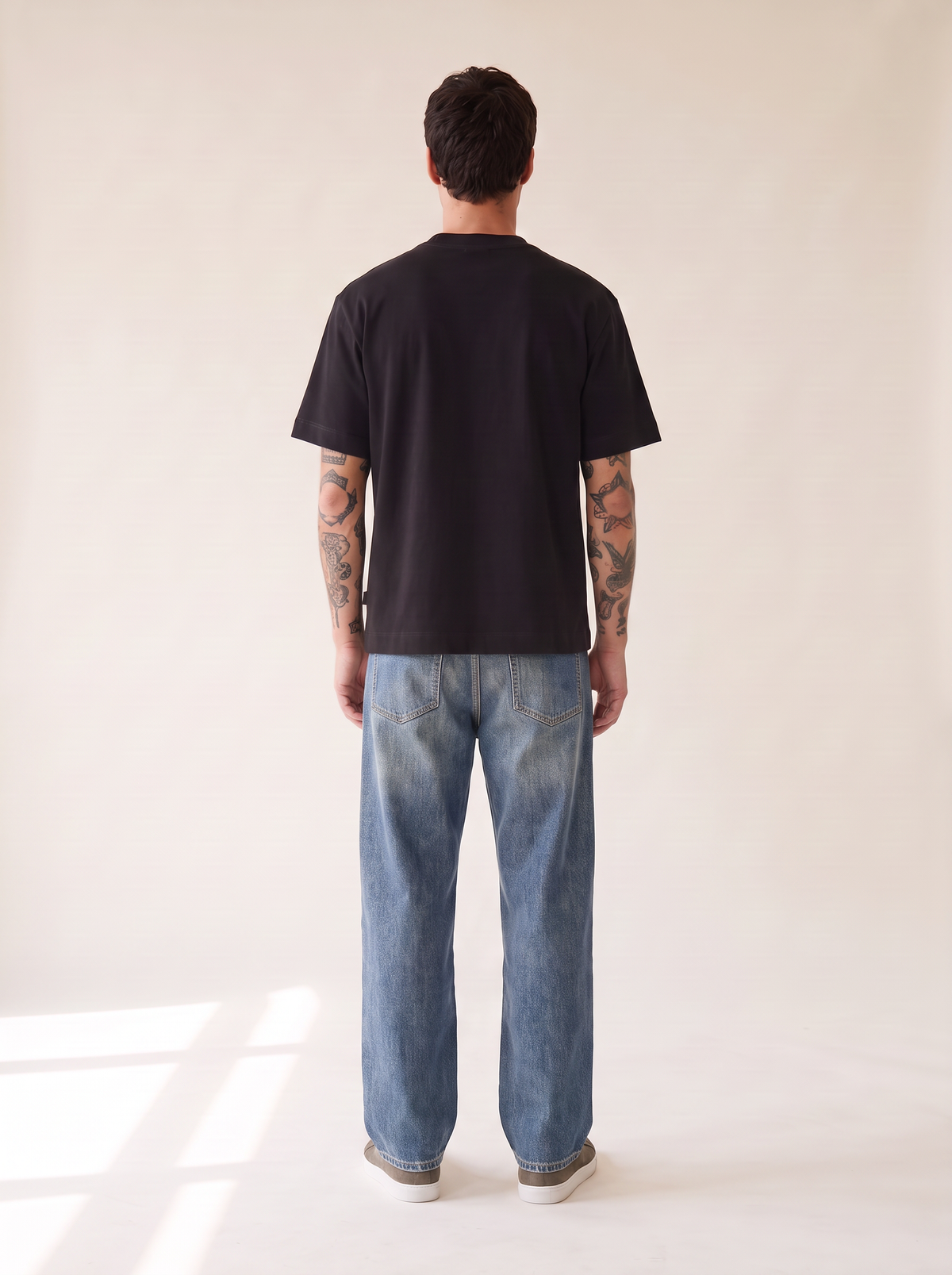 HEAVYWEIGHT T-SHIRT - LES DEUX – BLACK - Full Back Model