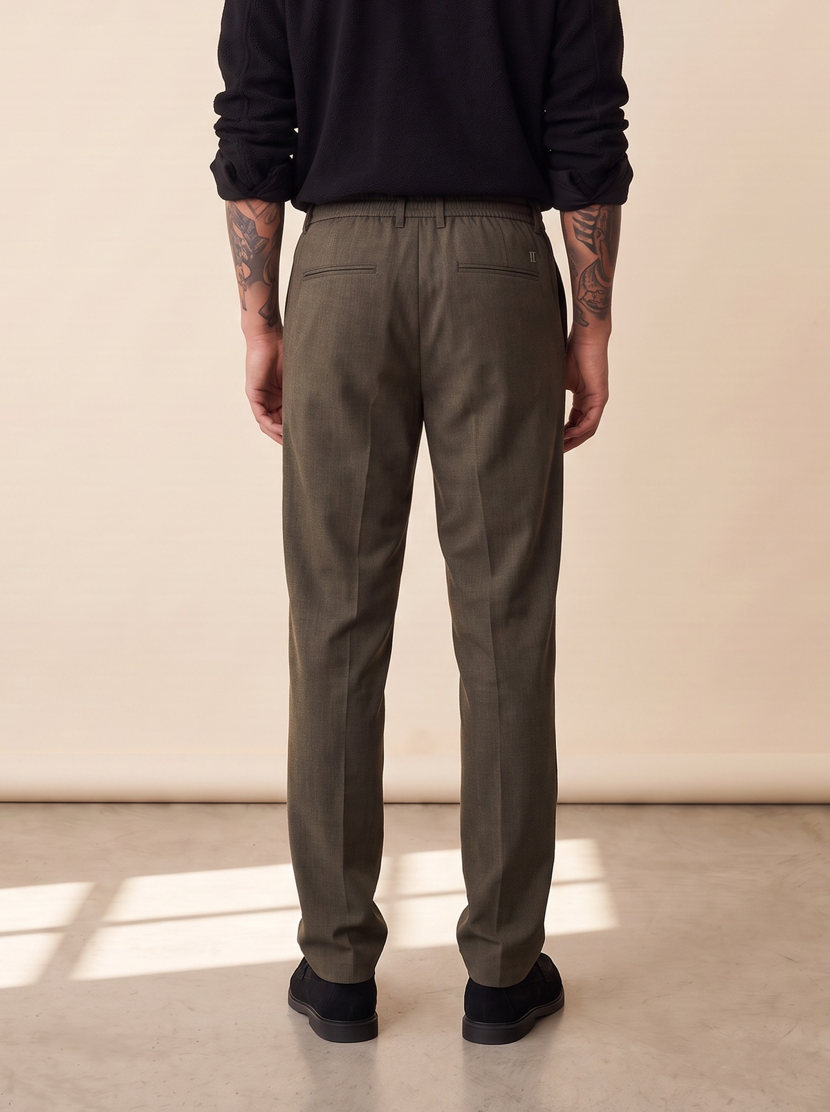 COMO TAPERED SUIT PANTS - SEASONAL - LES DEUX – OLIVE NIGHT - Hero Back