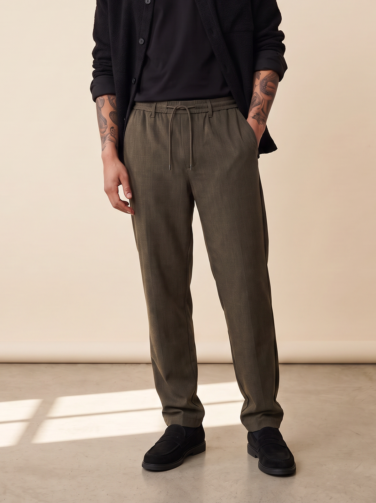 COMO TAPERED SUIT PANTS - SEASONAL - LES DEUX – OLIVE NIGHT - Hero Front