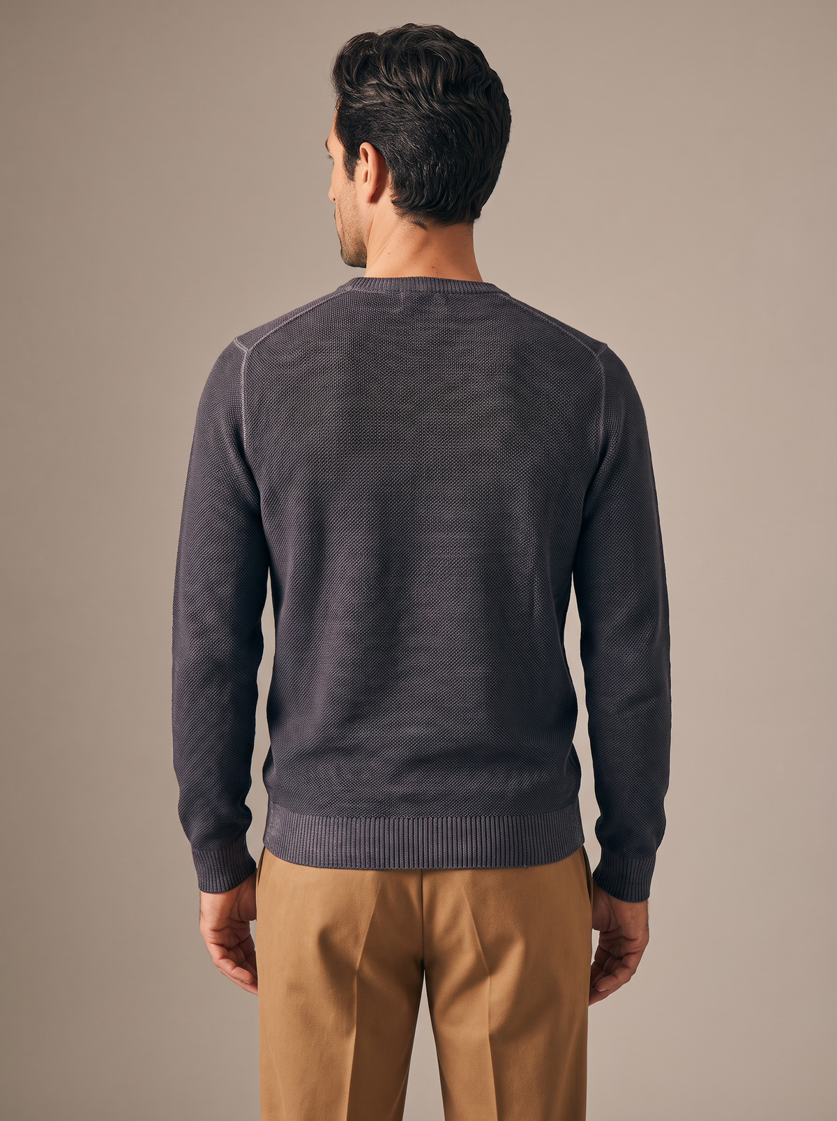 FERRANTE ESSENTIAL TEXTURED MERINO CREWNECK – DARK CHARCOAL - Mid-body Back