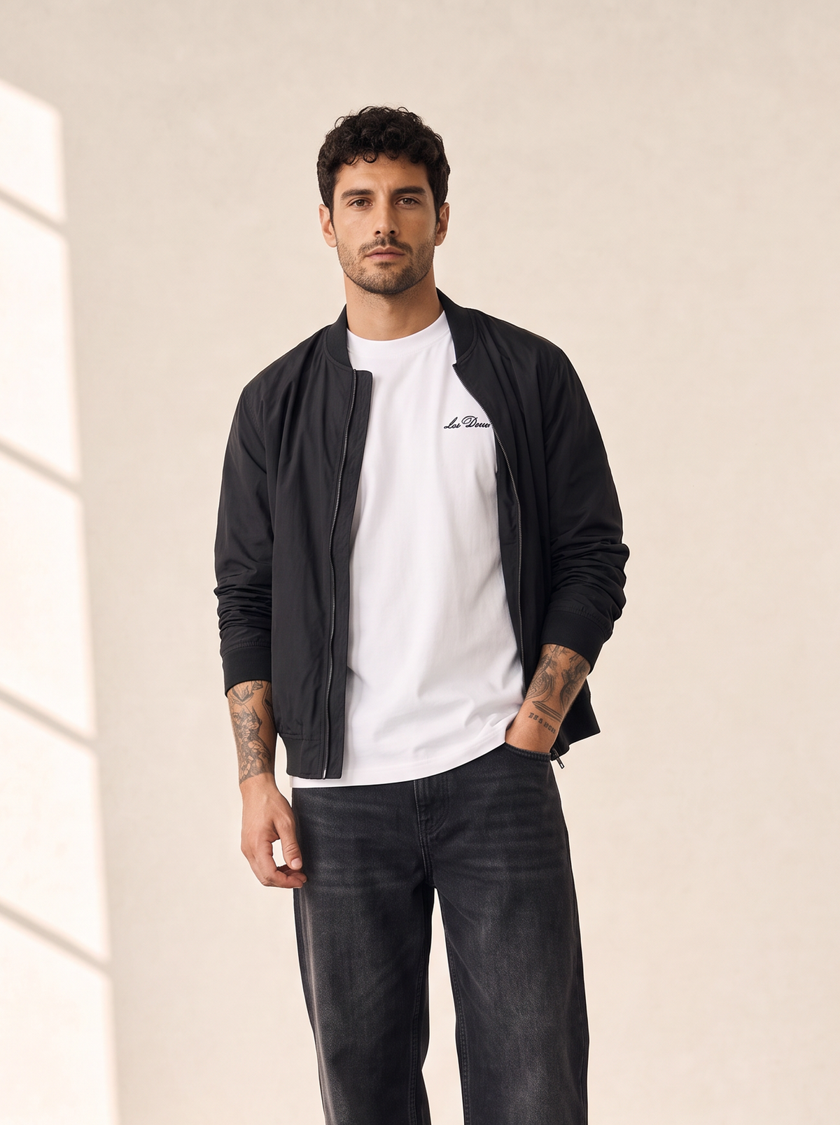 SIGNATURE T-SHIRT - LES DEUX – WHITE/BLACK - Hero Front