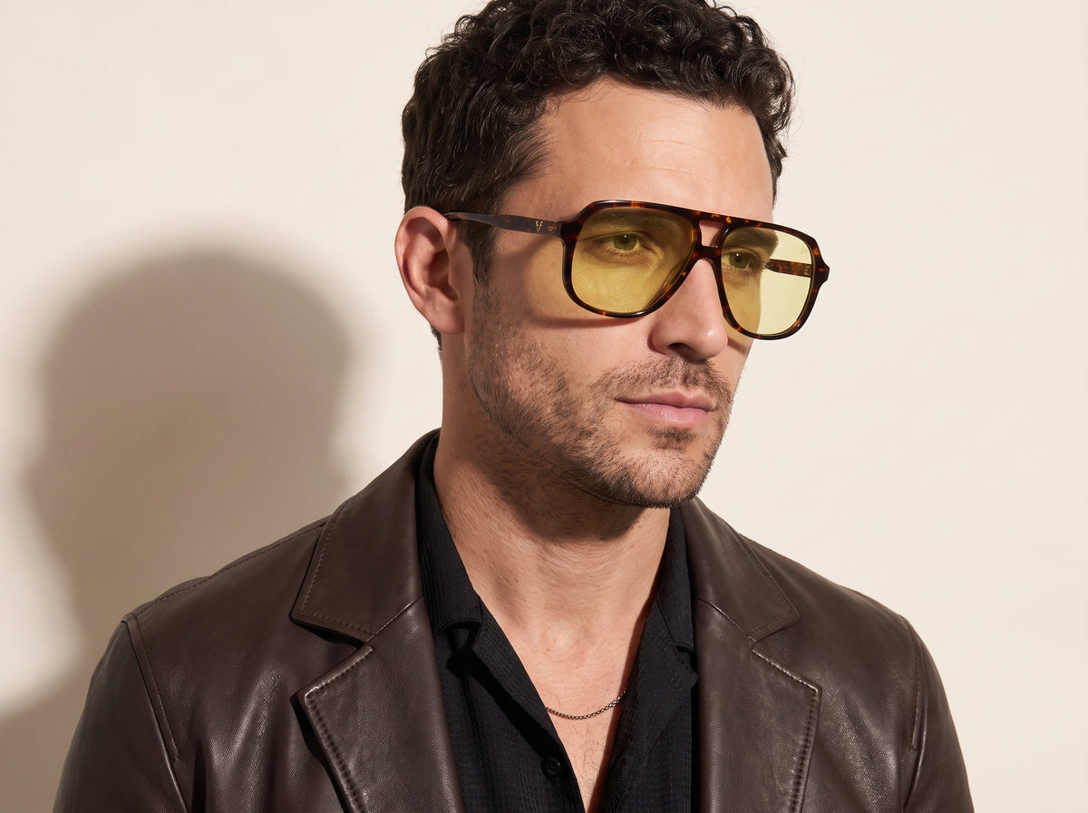 Vintage Frames King Size Brown Tortoise Acetate – Yellow – BROWN TORTOISE / YELLOW - Grafic model portrait