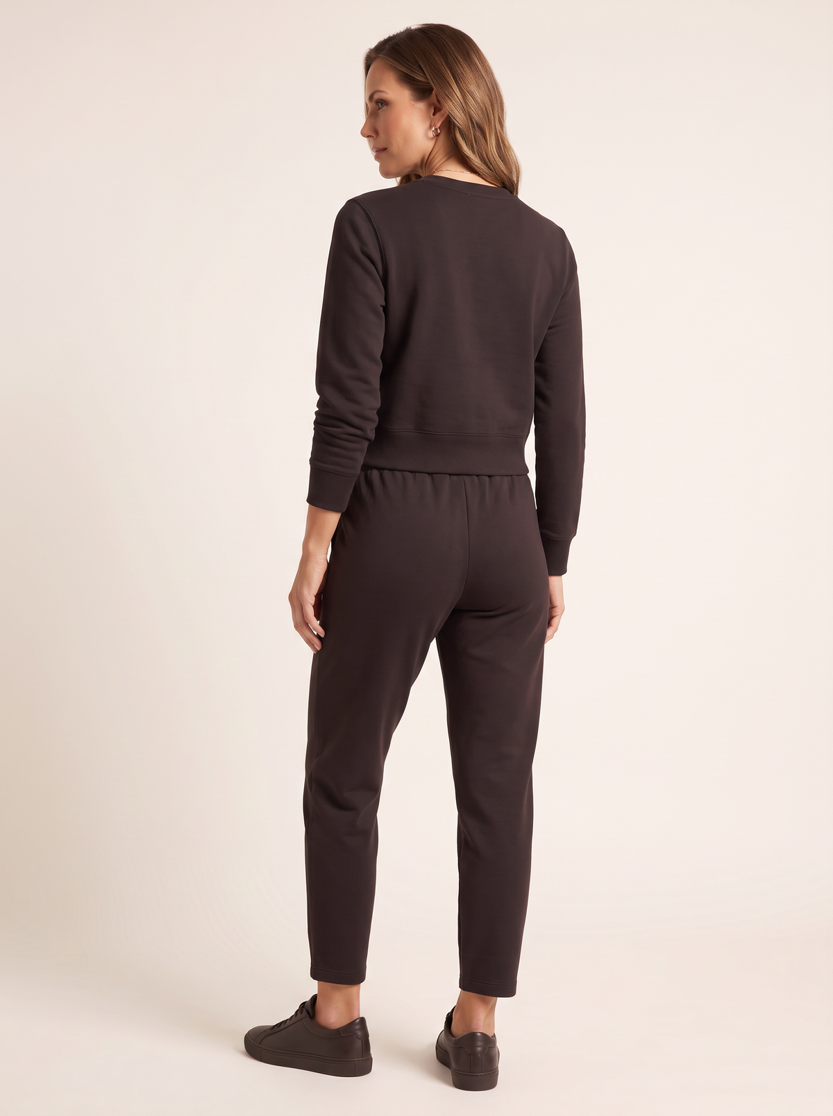 Brushed Pima Cotton Cropped Sweatshirt – MOLASSES - Full Back Model