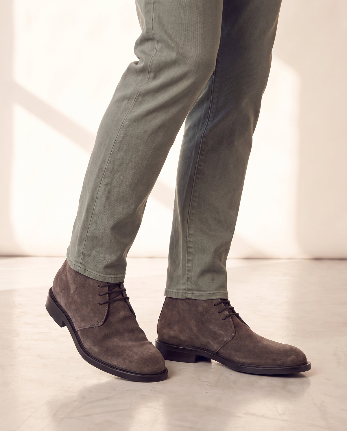 Robert Barakett Nicky Suede Chukka Boot – BROWN - On-Foot Styling