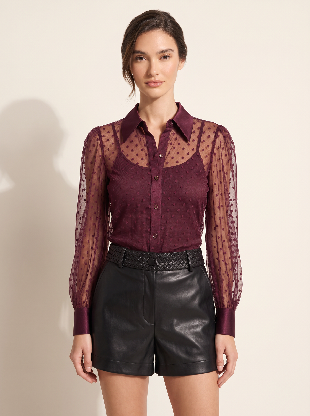 L’AGENCE Sophie Swiss Dot Blouse – DEEP SANGRIA SWISS DOT - Hero Front