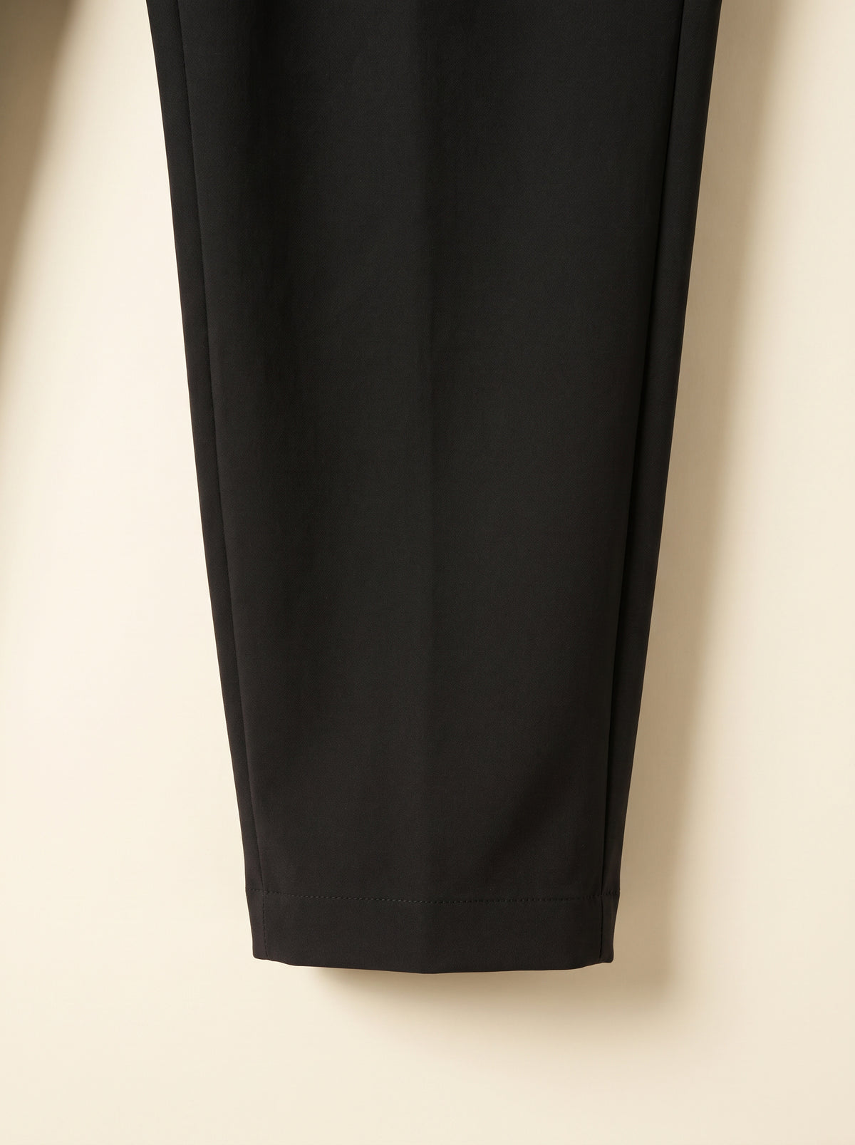FRADI ST JoggerC Trousers – BLACK - Fabric Hem Detail