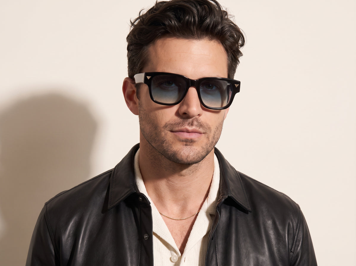 Vintage Frames Bowie Black and Clear Acetate – Blue Gradient Flash Blue – GLOSSY BLACK / BLUE GRADIENT FLASH BLUE - Grafic model portrait