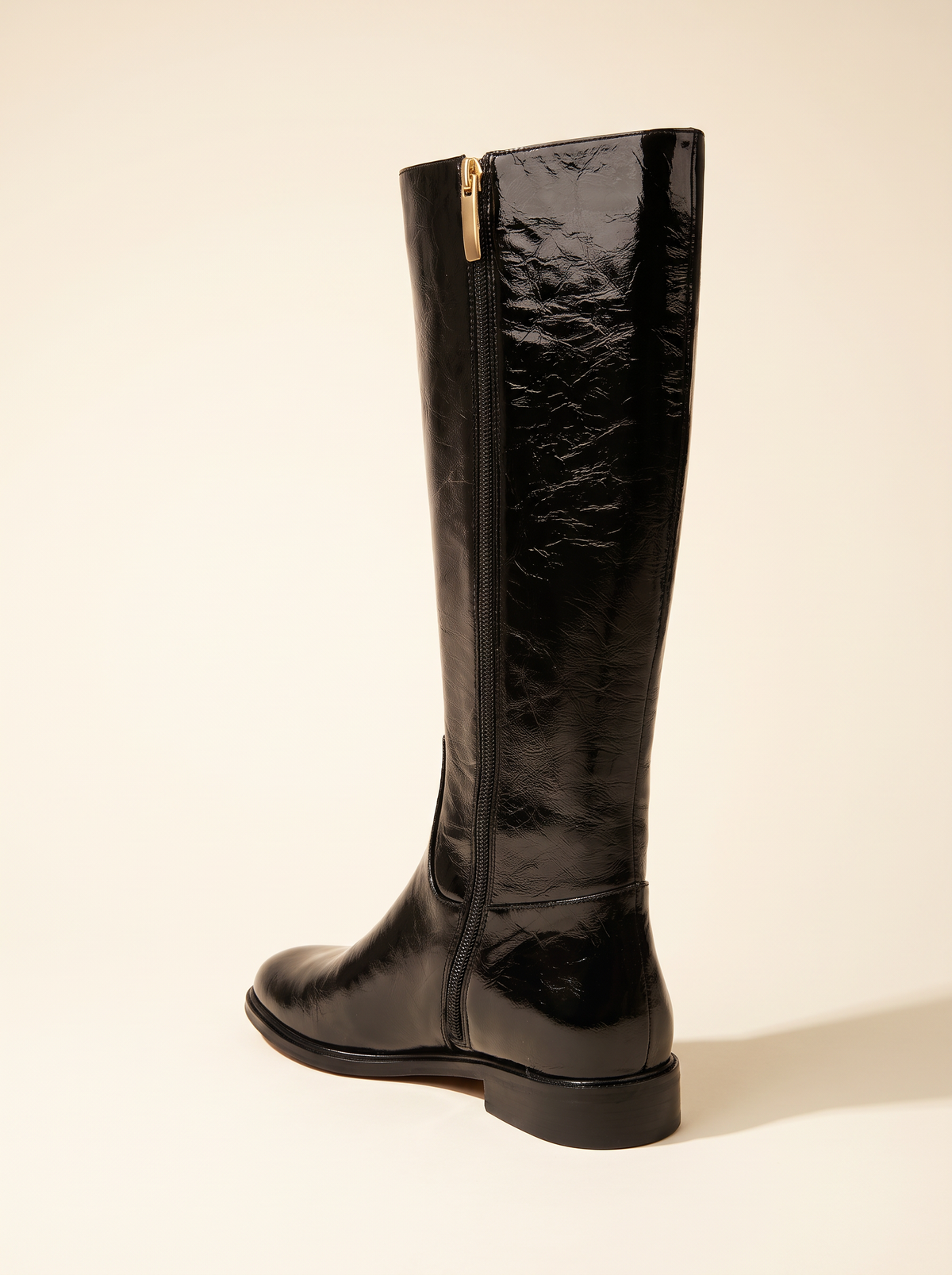 L’AGENCE Cortland Boot – BLACK CRINKLE PATENT - Rear Heel