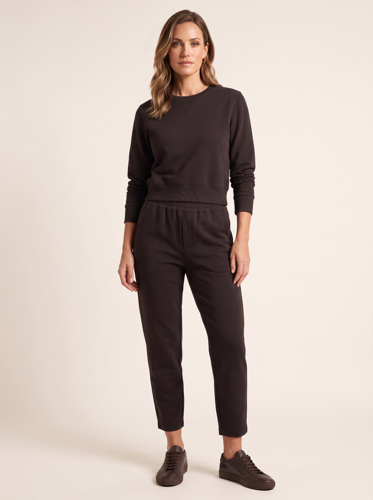 Brushed Pima Cotton Cropped Sweatshirt – MOLASSES - Full Front Model