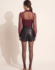 L’AGENCE Sophie Swiss Dot Blouse – DEEP SANGRIA SWISS DOT - Full Back Model