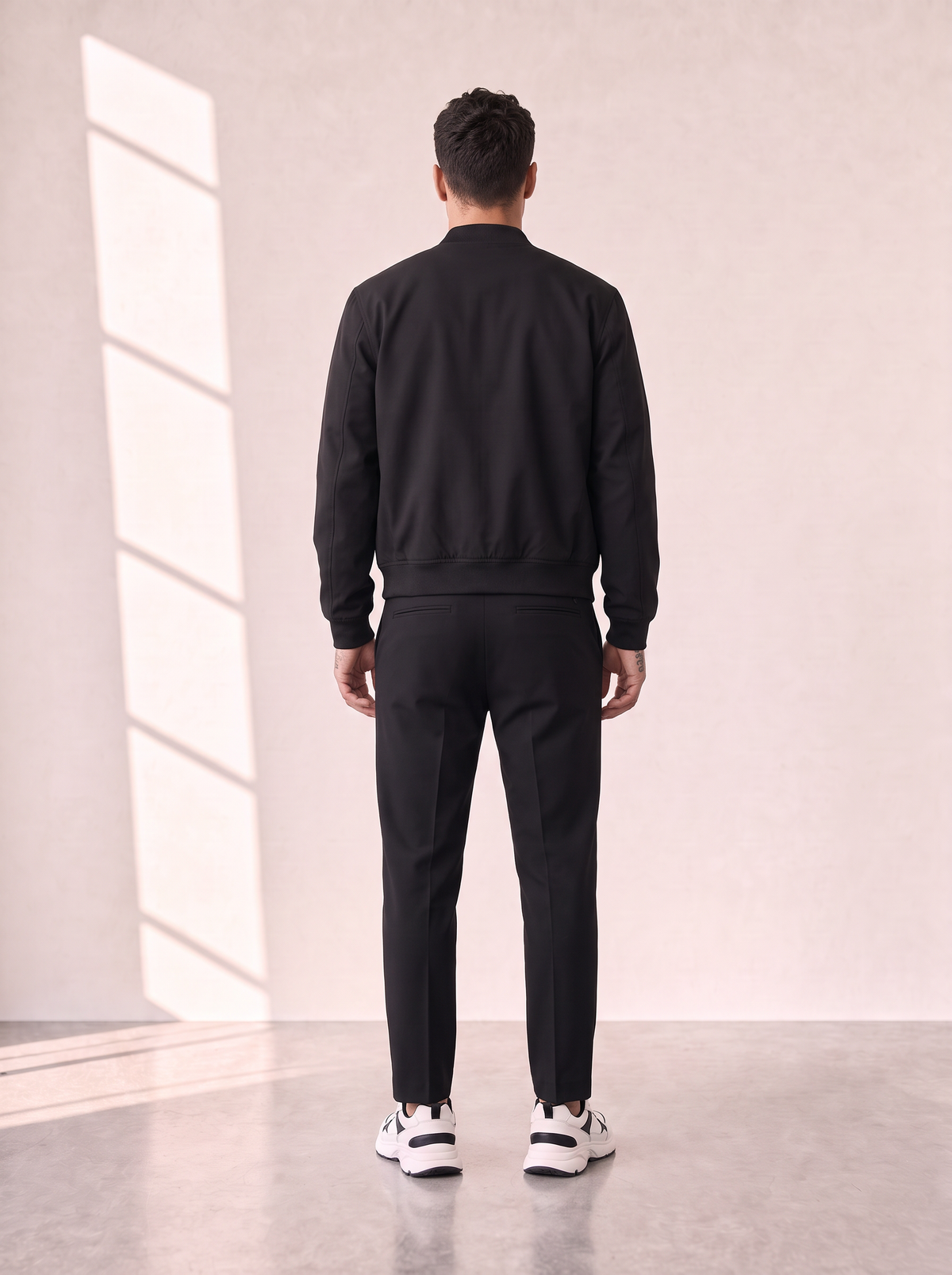 COMO TAPERED DRAWSTRING PANTS - LES DEUX – BLACK - Full Back Model