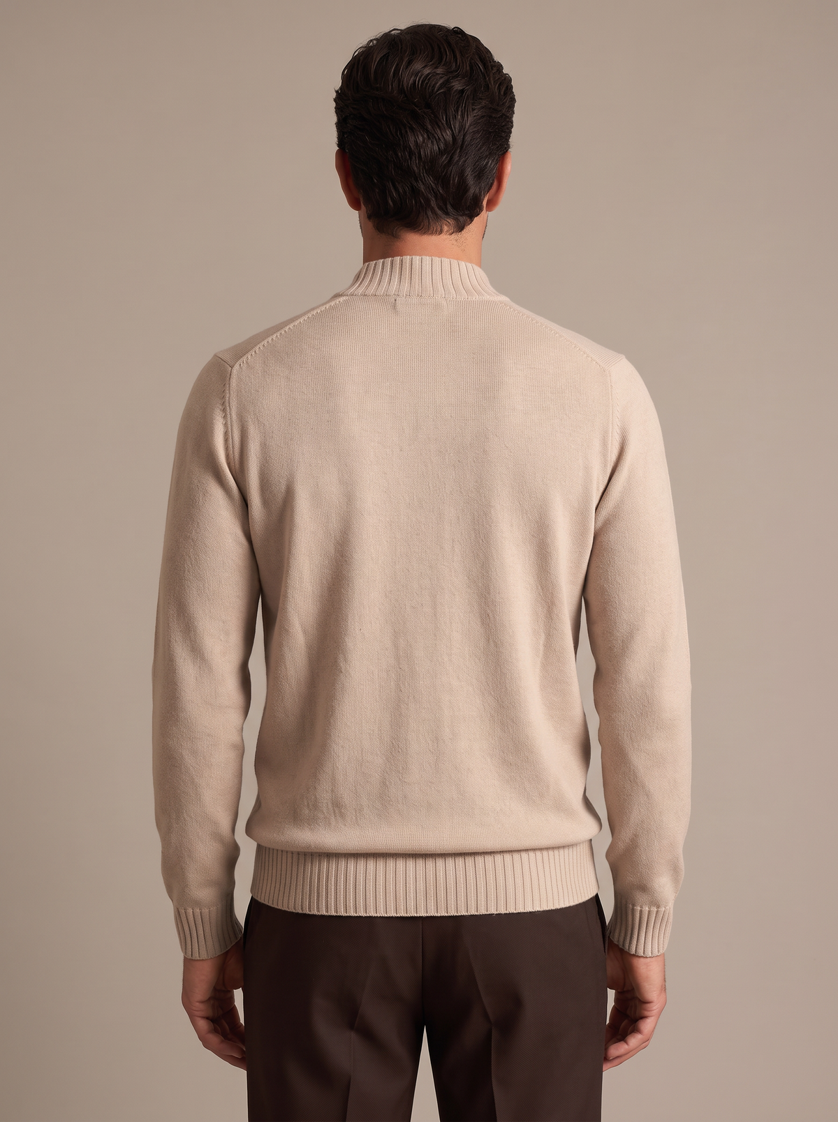FERRANTE ESSENTIAL GARMENT-DYED MERINO MOCK NECK – LIGHT SANDY BEIGE - Mid-body Back
