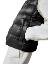 Load image into Gallery viewer, Cypress Vest Black Label - CANADA GOOSE

